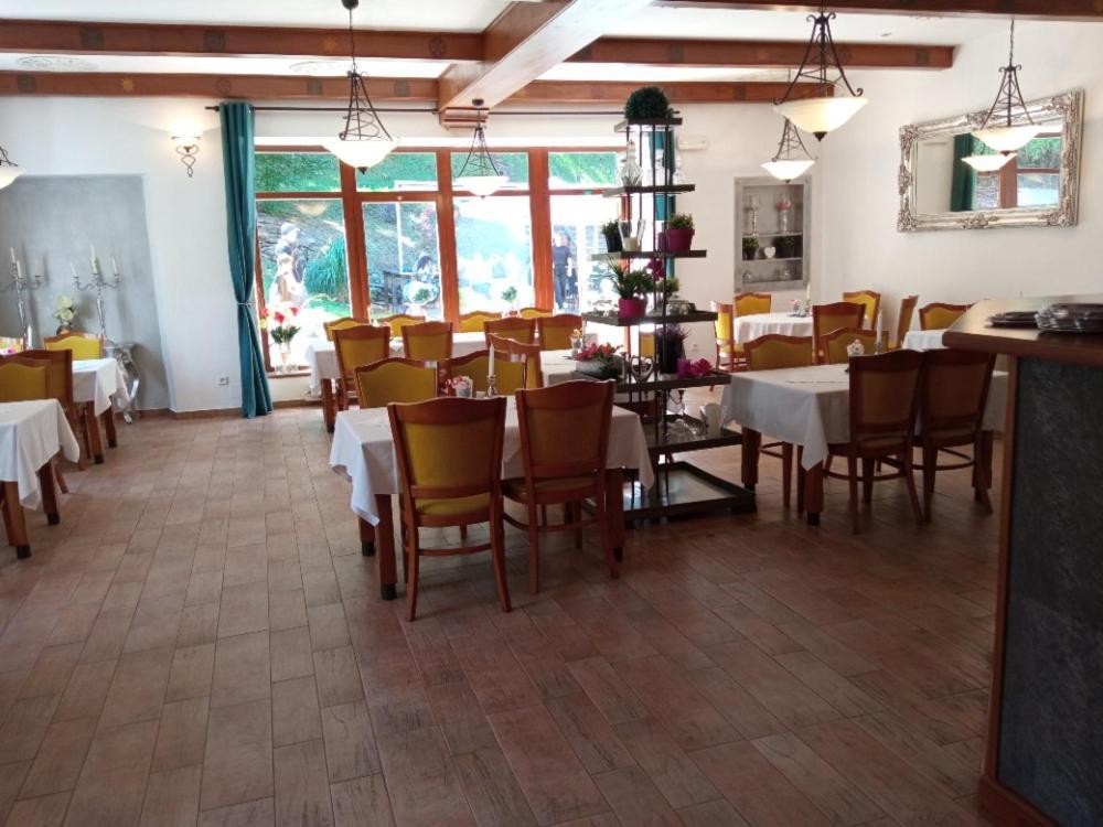 Zamecky Hotel Nachod Ngoại thất bức ảnh